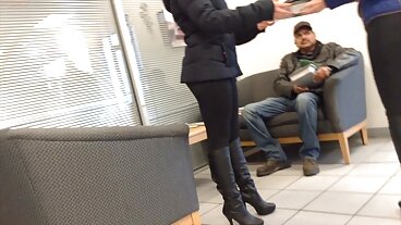 סקס סרטוני פורנו לצפייה ישירה בלונדינית פעם ראשונה